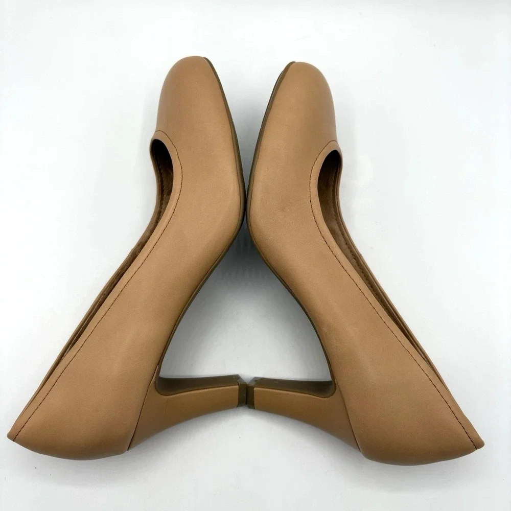SOFFT‎ Heels Women's Size 8 Nude Leather Slip On Shoes NWOB